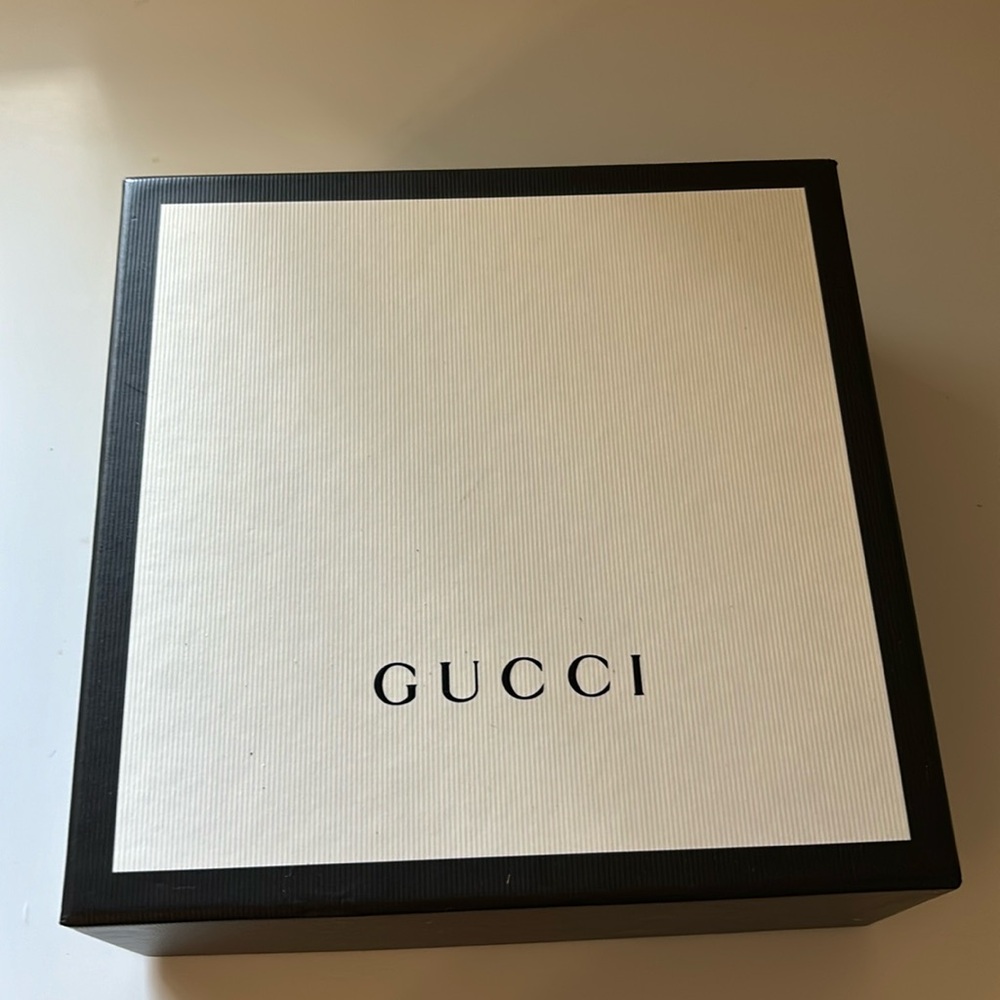 Gucci Box 8x8 with ribbon